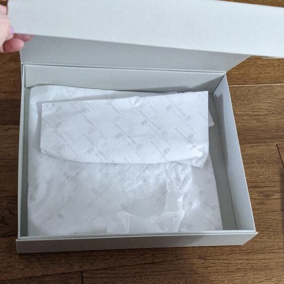 Brunelle Cucinelli empty large box with tissue - Picture 2 of 4